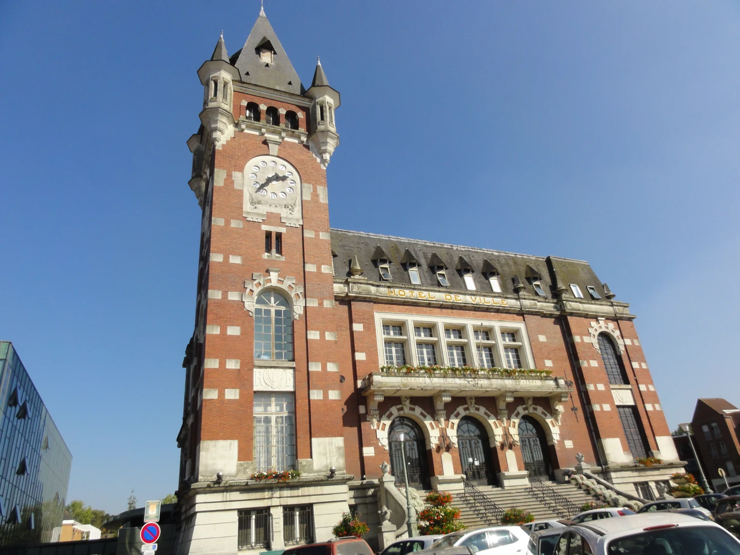 Hôtel de ville de Bruay-la-Buissière, photographié le 28 septembre 2011.
