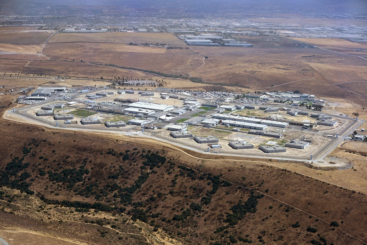Vue aérienne du centre pénitentiaire Richard J. Donovan, en Californie.