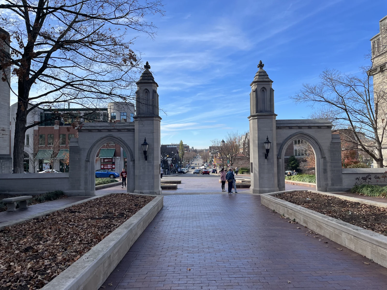 Centre de Bloomington et entrée Sample Gates du campus universitaire