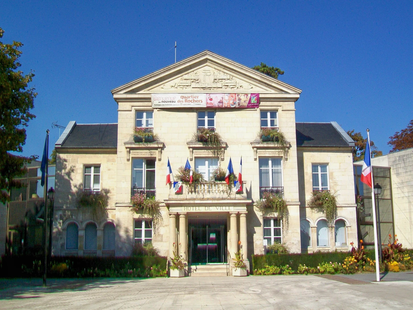 Façade de l’hôtel de ville de Nogent-sur-Oise en 2011.
