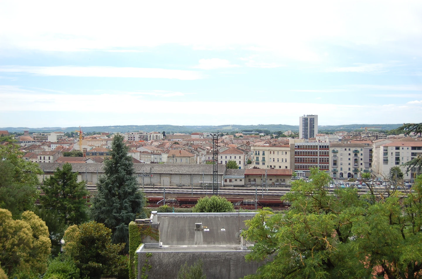 Vue panoramique sur Agen depuis les hauteurs de la ville.
