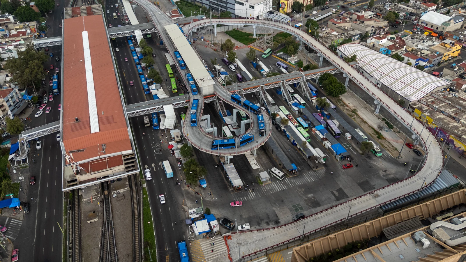 Vue aérienne du pôle de transports Constitución de 1917 à Iztapalapa, Mexico