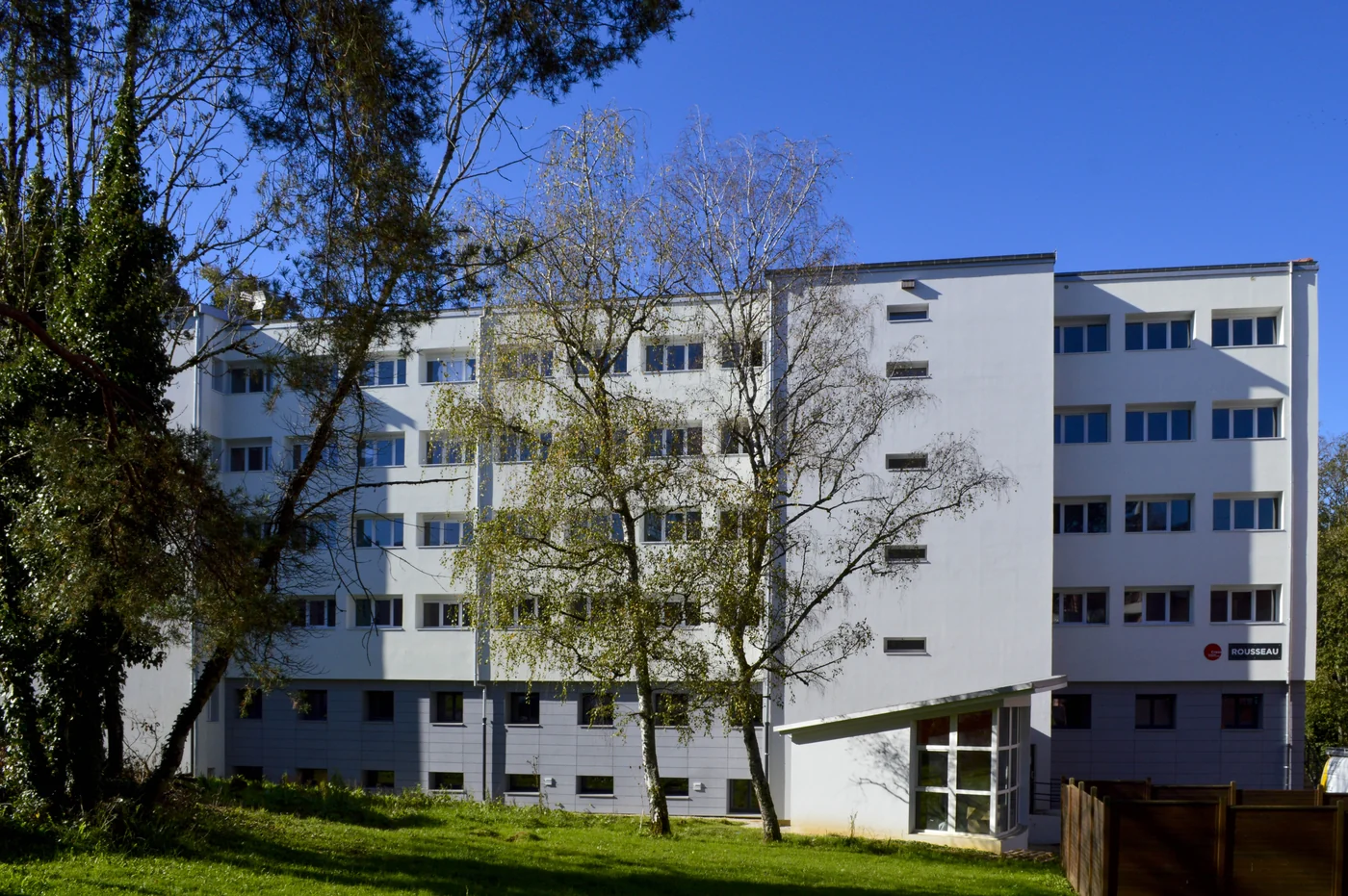 Le bâtiment Rousseau, résidence universitaire de l'Université de Franche-Comté.