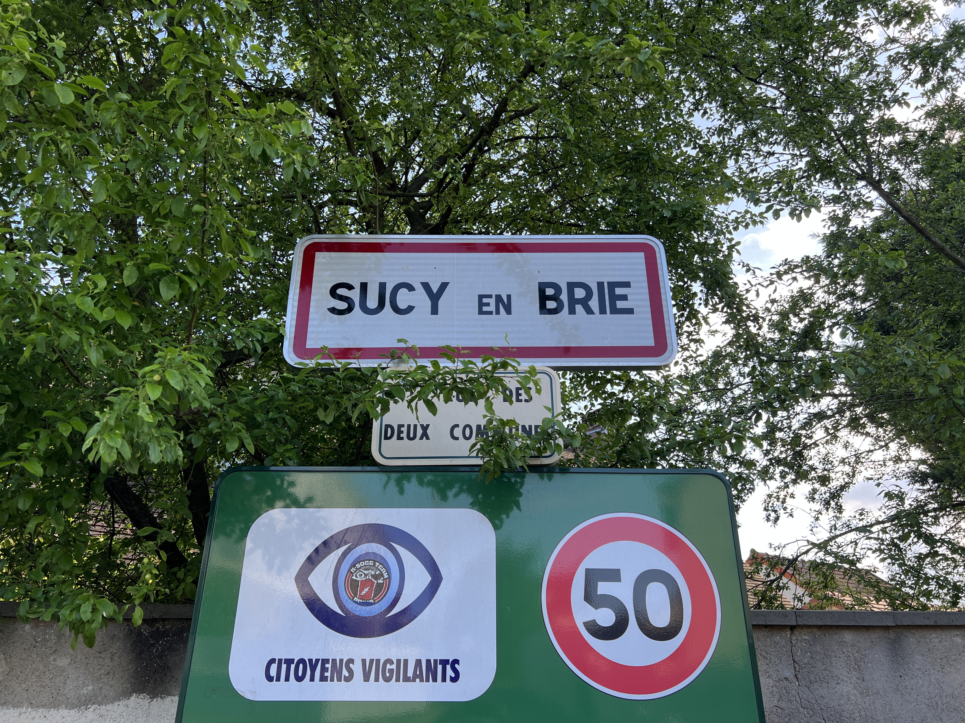 Panneau d’entrée de Sucy-en-Brie, rue des Deux Communes
