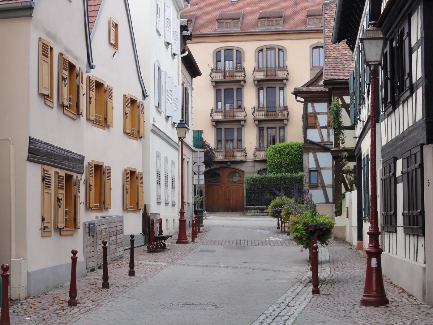 Alsace, Bas-Rhin, Schiltigheim, Rue Principale.
