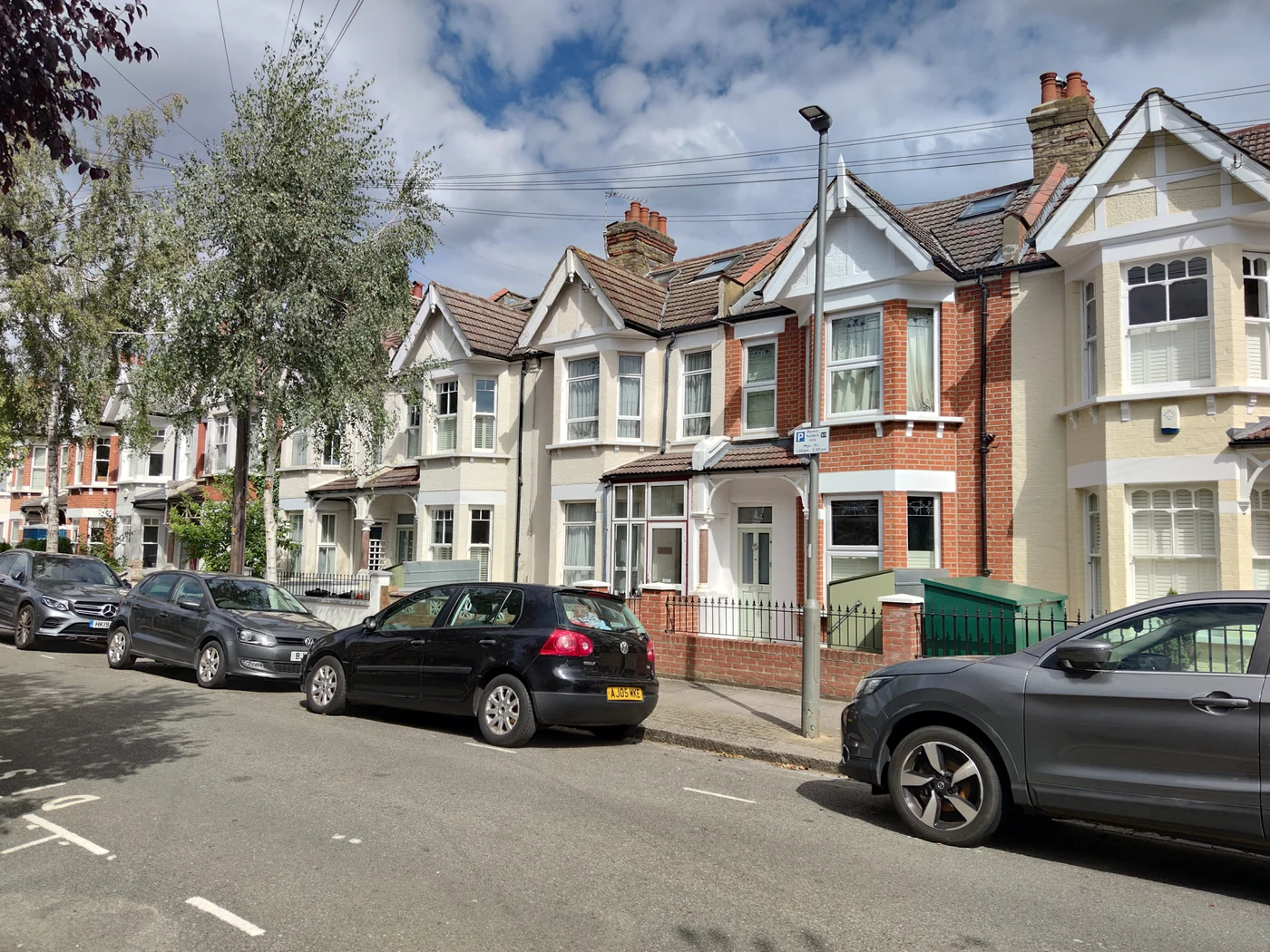 Maisons mitoyennes de Clonmore Street à Southfields, Londres.